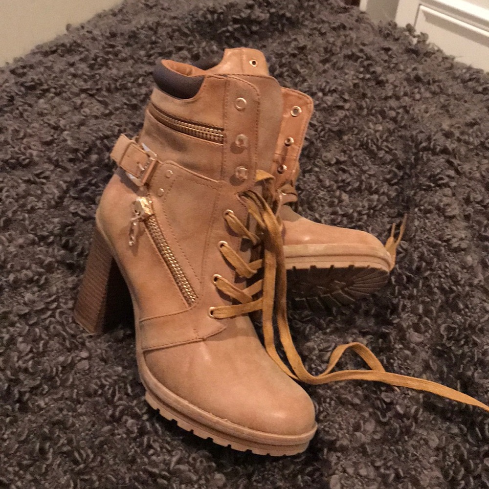 Guess boots